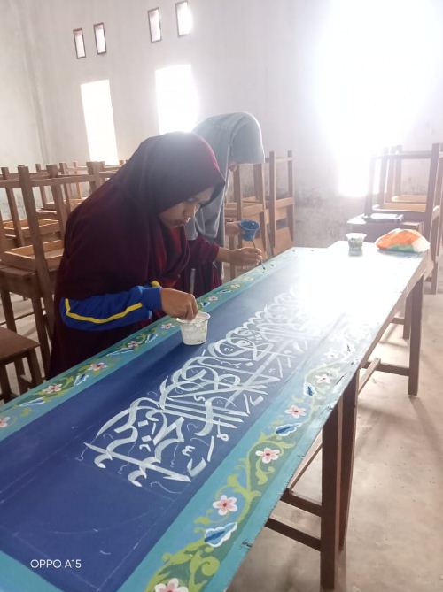 Ekstrakulikuler Seni Kaligrafi Yayasan Pesantren Modern Maqamam Mahmuda