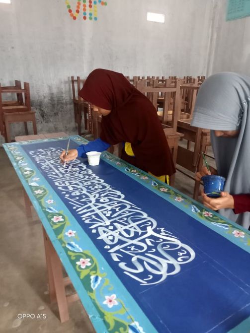 Ekstrakulikuler Seni Kaligrafi Yayasan Pesantren Modern Maqamam Mahmuda
