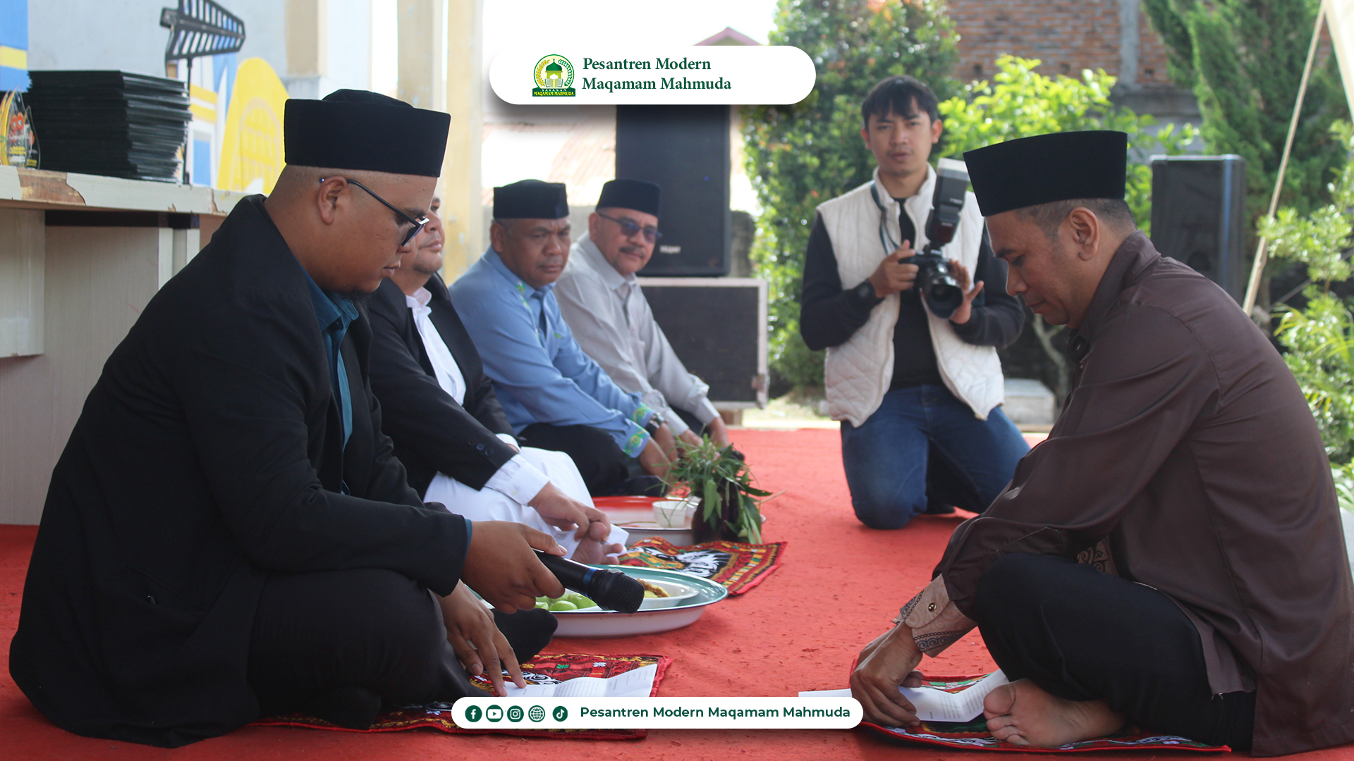 Haqqinayr Generation Diwisuda: Prosesi Adat “I Ulaken ku Urang Tue” Mengawali Perjalanan Menuju Dunia Baru